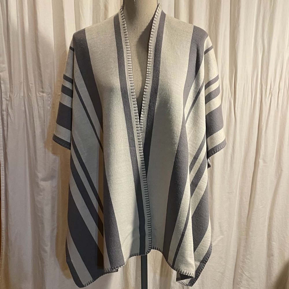 Artisan NY Women's Striped Sweater Grey/Cream Knit